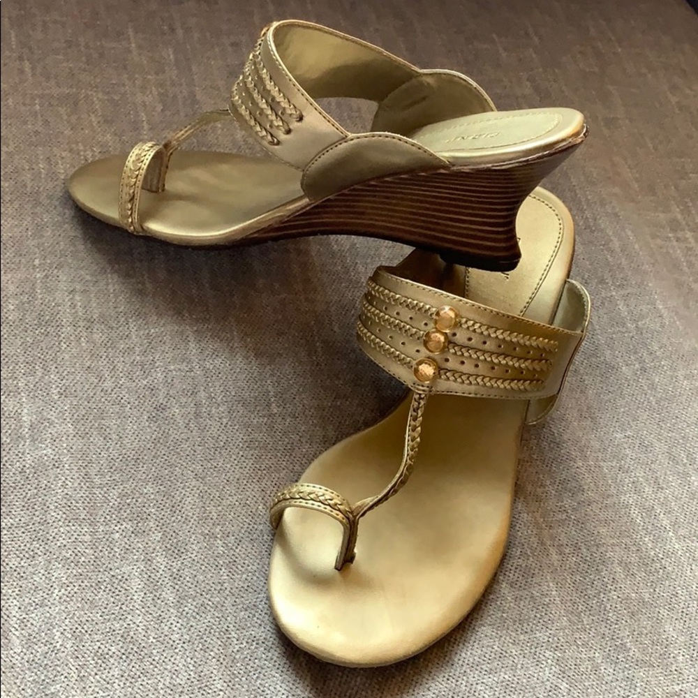 Fioni Wedges Gold (Size 8)